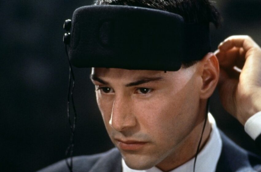  Johnny Mnemonic (1995): The Future is, Well, It’s Something – Review