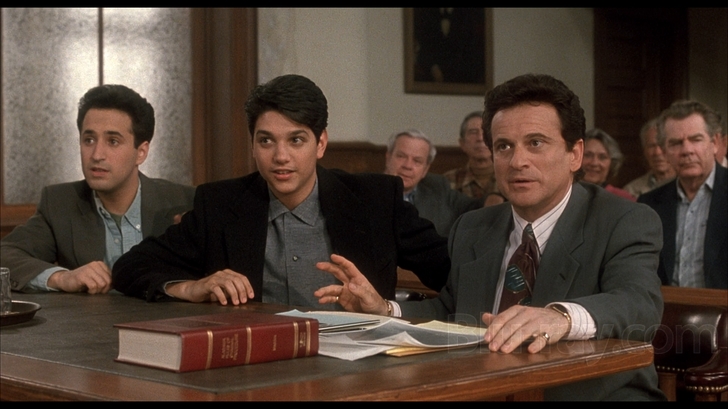  “My Cousin Vinny” (1991): The Legal Comedy That Defied Expectations – Film Review